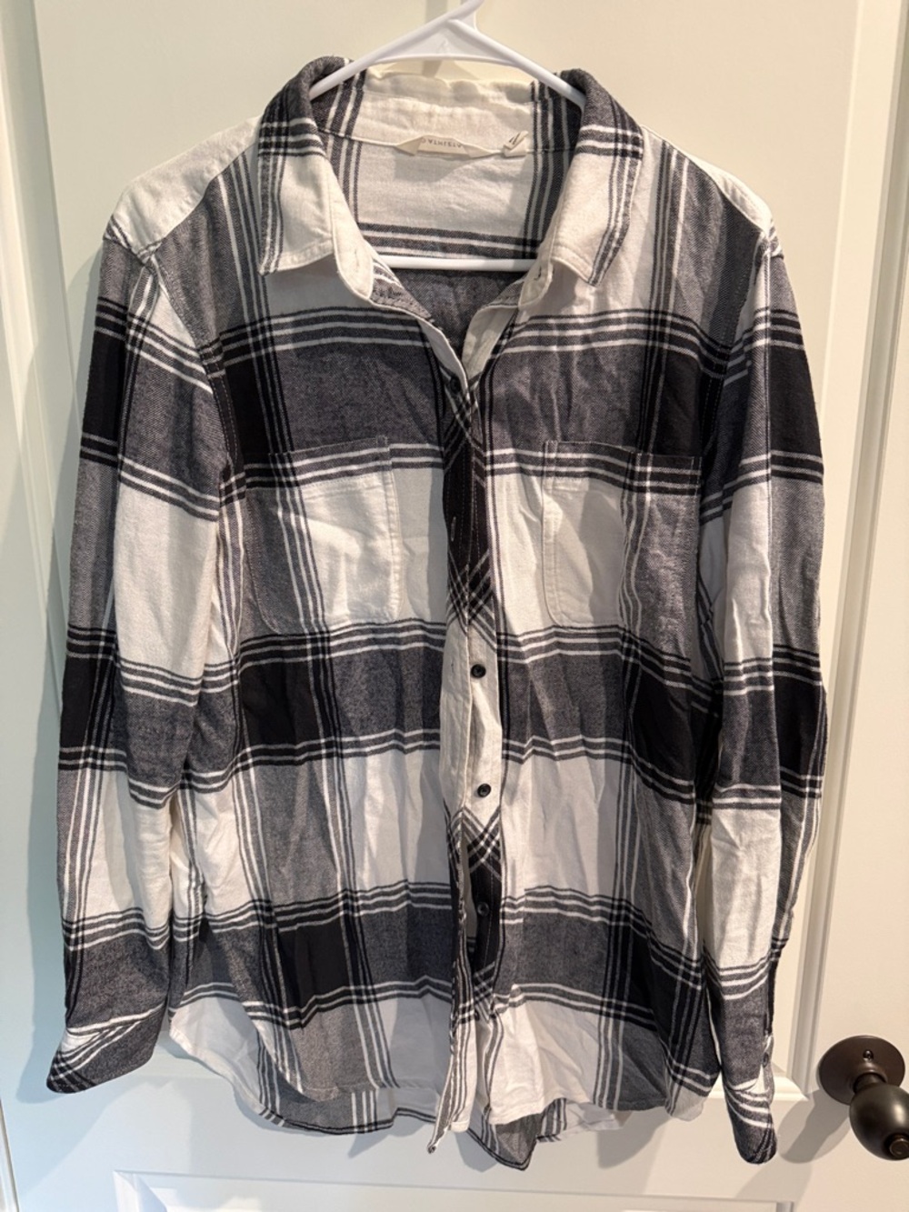Women’s Athleta black and white button up